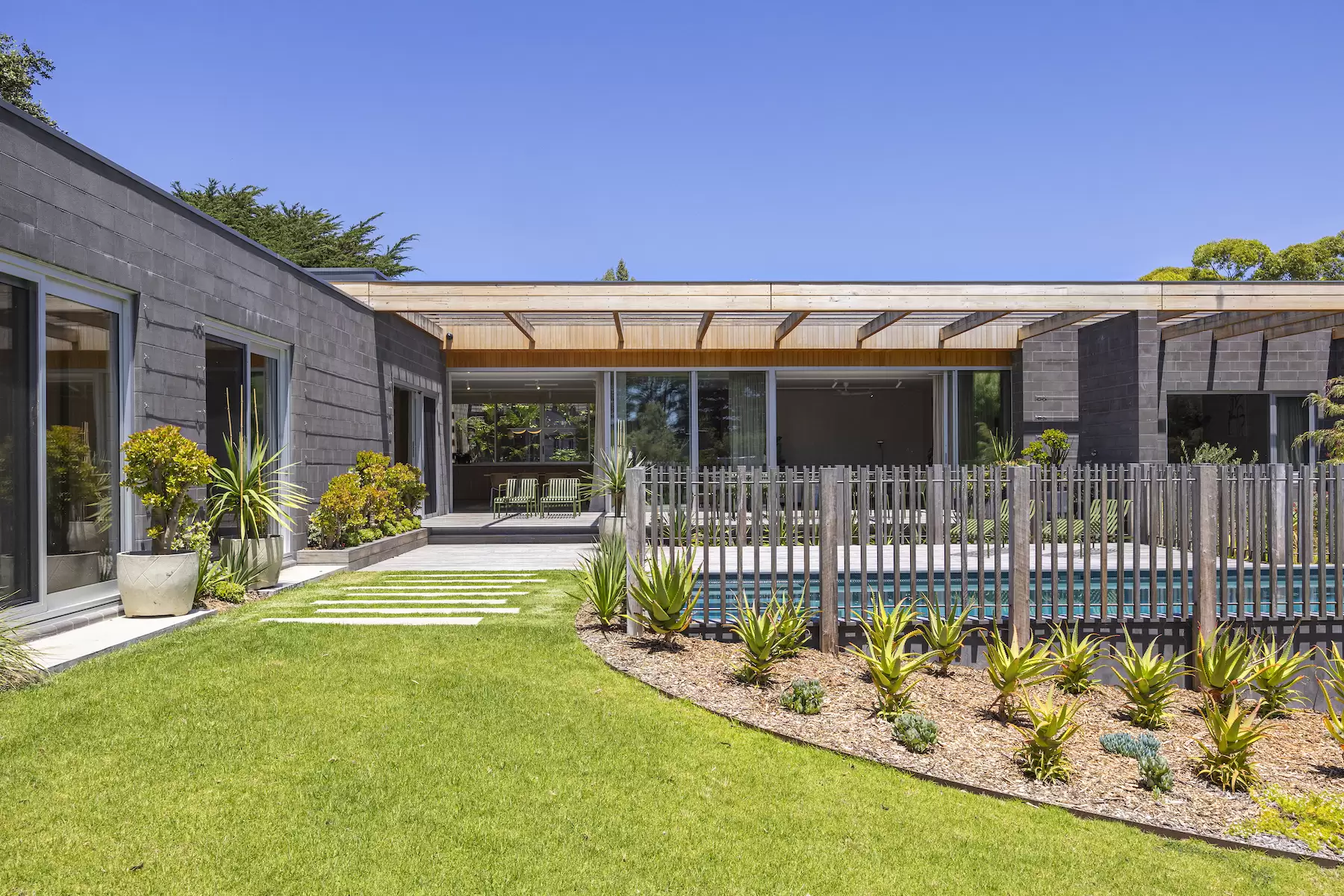 32 Elizabeth Road, Portsea Sold by Melbourne Sotheby's International Realty - image 18