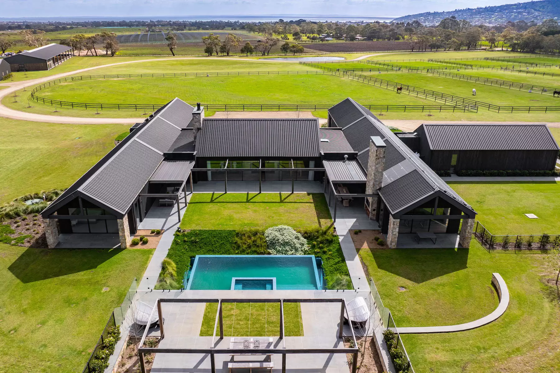 90 Wallaces Road, Dromana Sold by Melbourne Sotheby's International Realty - image 2