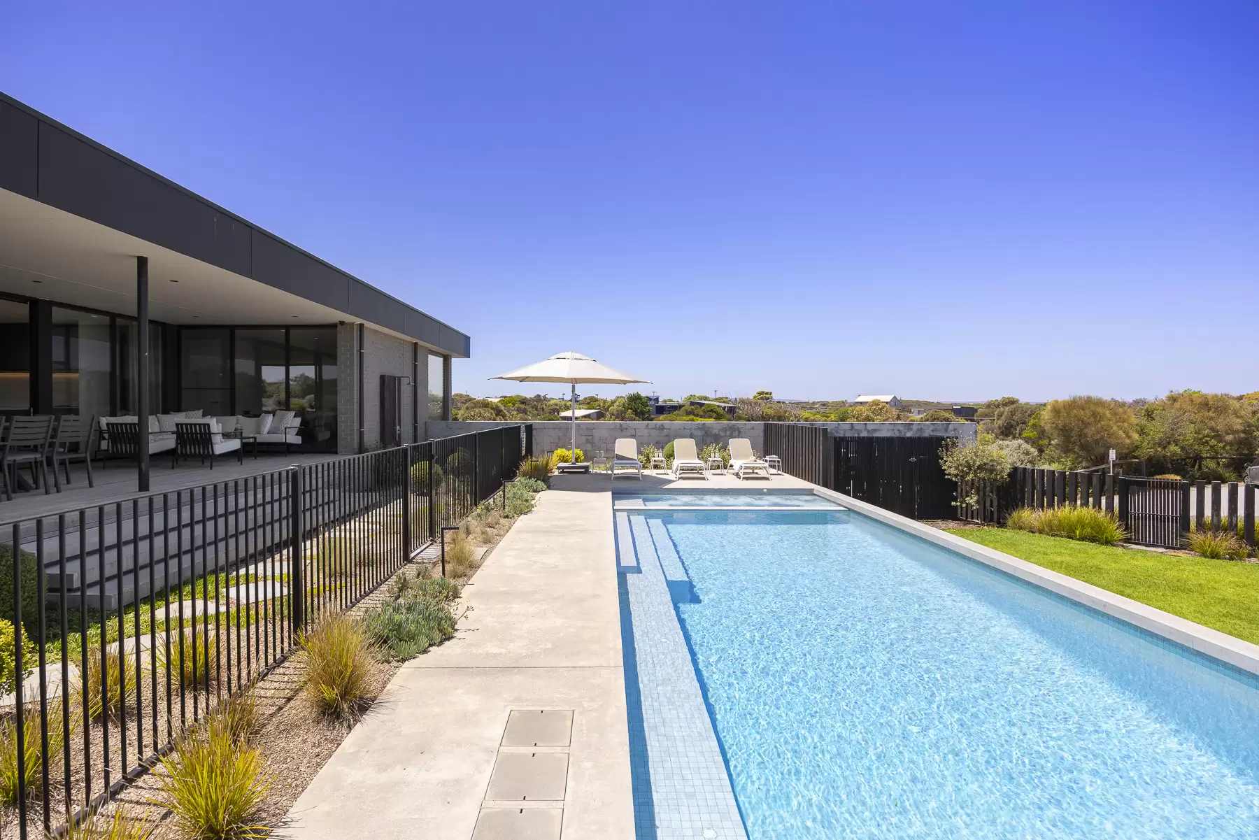 24 Montfort Close, Blairgowrie Sold by Melbourne Sotheby's International Realty - image 3