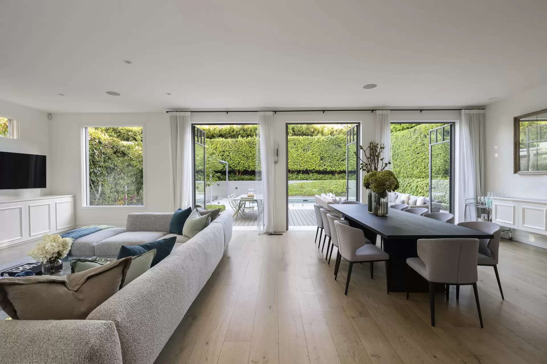 30 Chesterfield Avenue, Malvern Sold by Melbourne Sotheby's International Realty - image 1