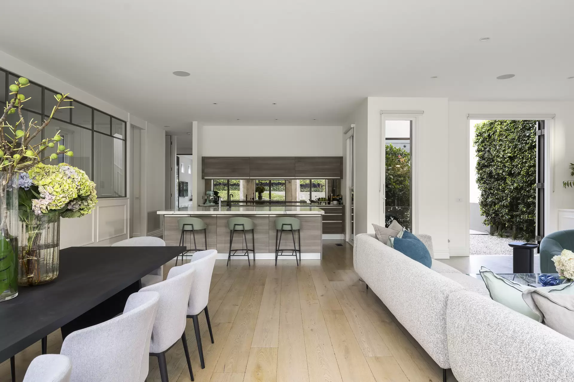 30 Chesterfield Avenue, Malvern Sold by Melbourne Sotheby's International Realty - image 1