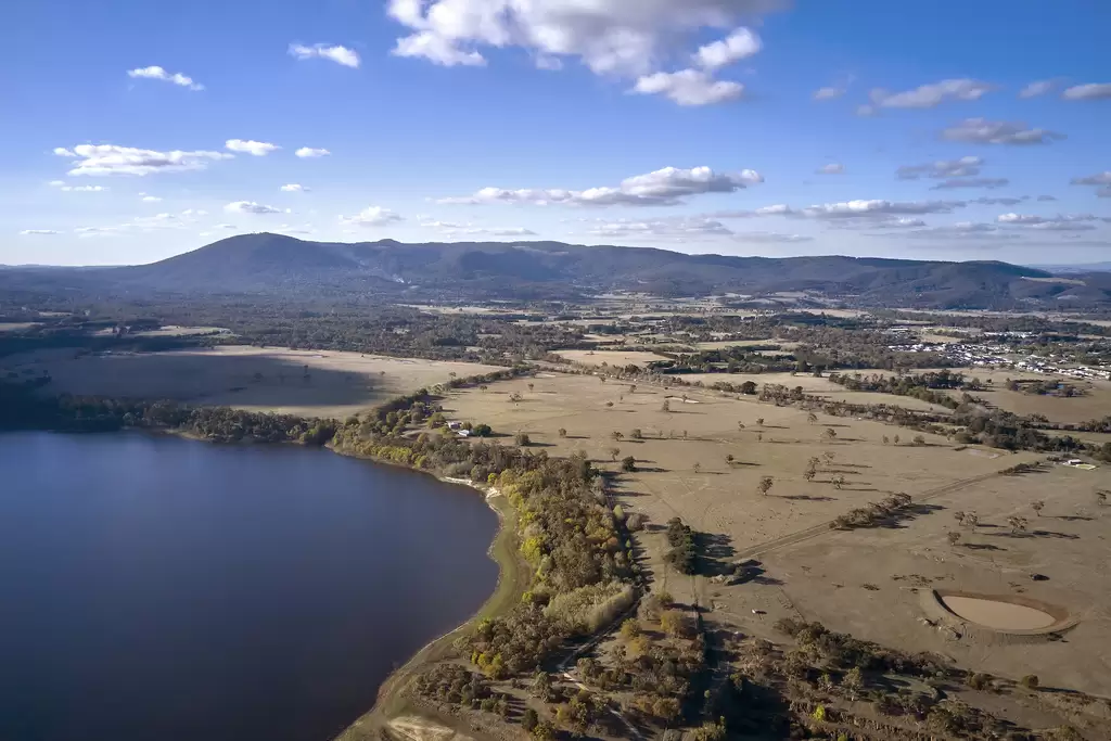 233 Ross Watt Road, Gisborne For Sale by Melbourne Sotheby's International Realty