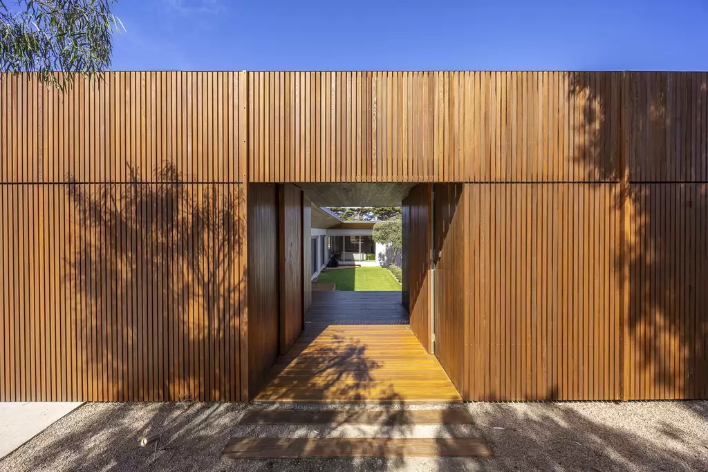 17 Boroondara Road, Sorrento Sold by Melbourne Sotheby's International Realty