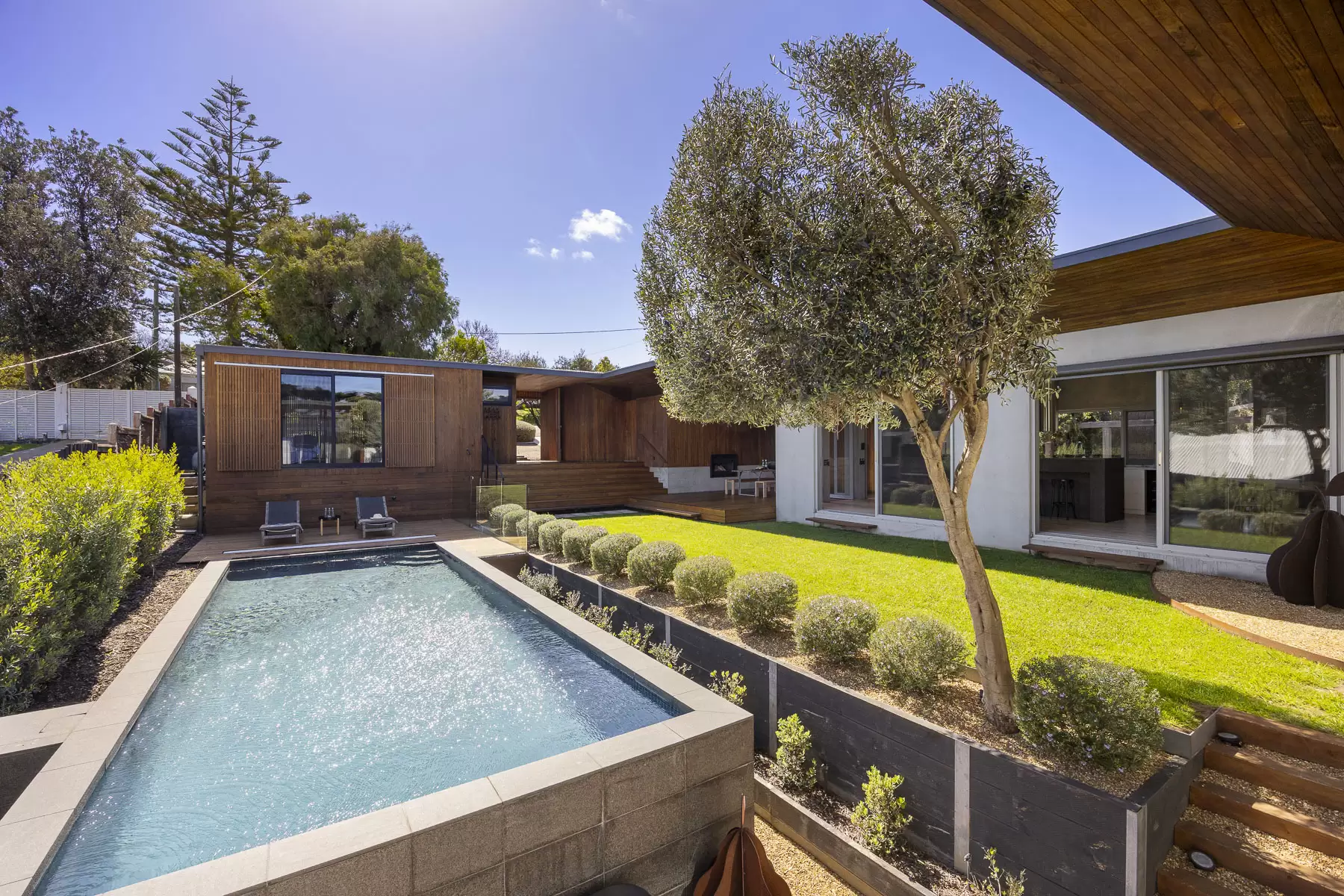 17 Boroondara Road, Sorrento Sold by Melbourne Sotheby's International Realty - image 2
