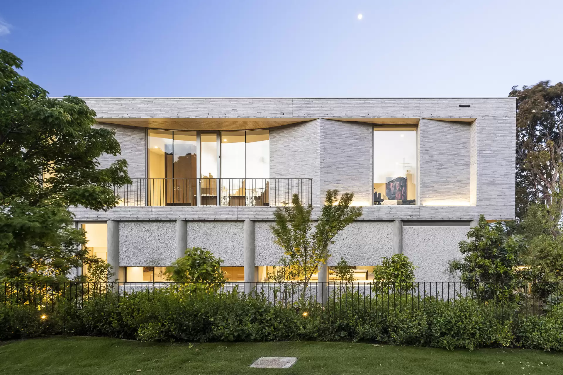 5 Glover Court, Toorak Sold by Melbourne Sotheby's International Realty - image 1