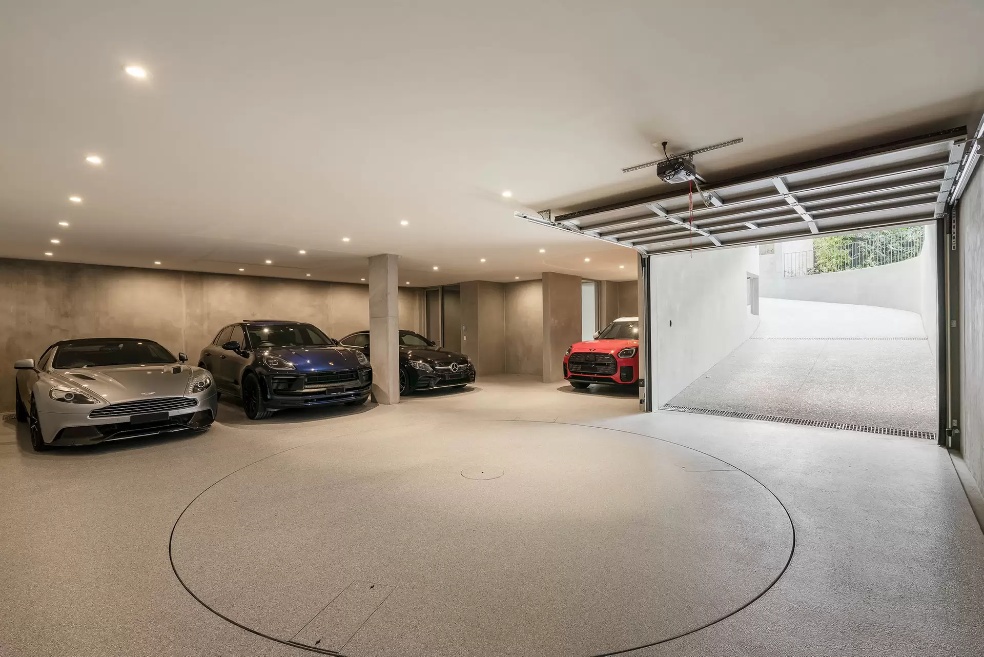 5 Glover Court, Toorak Sold by Melbourne Sotheby's International Realty - image 1