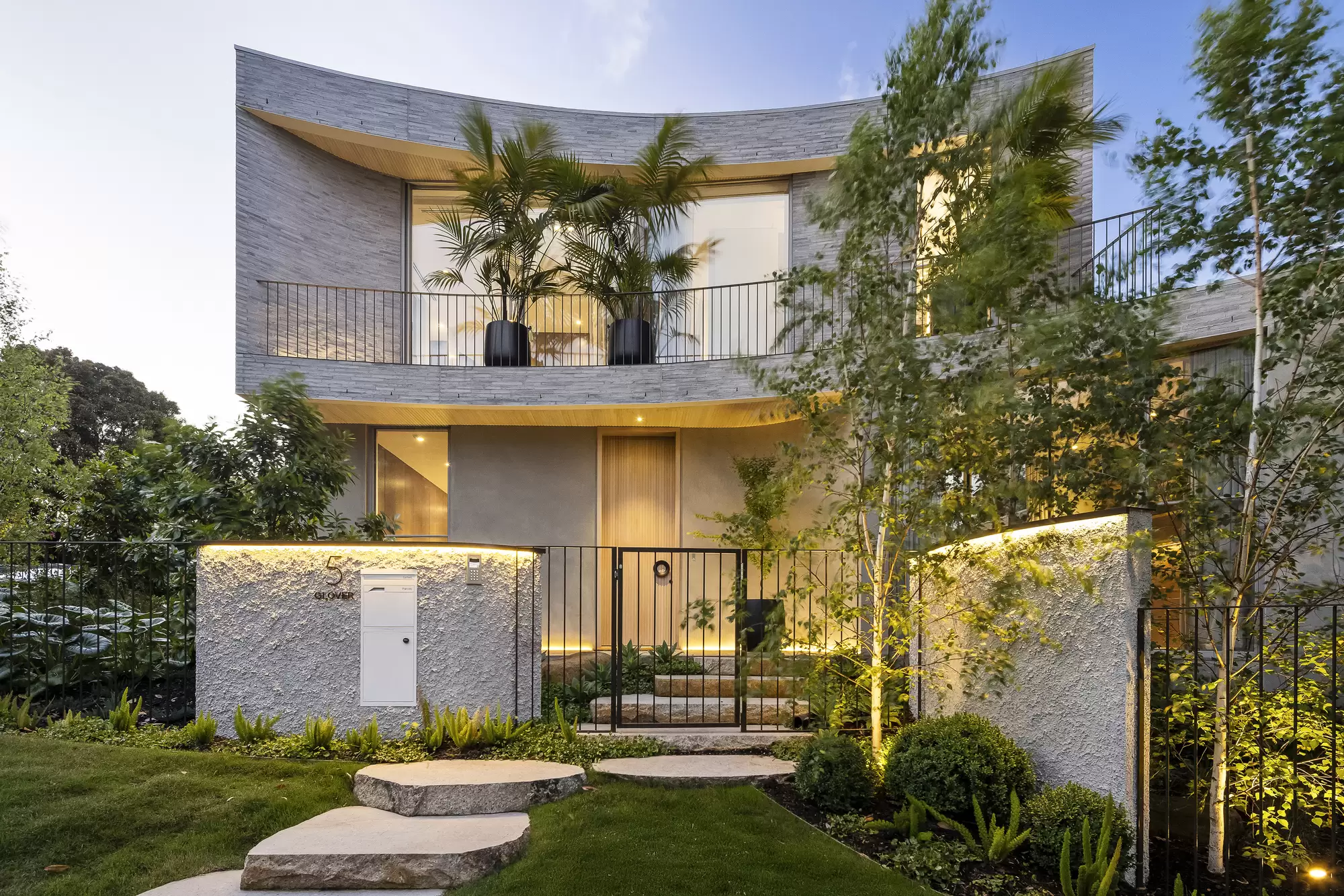 5 Glover Court, Toorak Sold by Melbourne Sotheby's International Realty - image 2