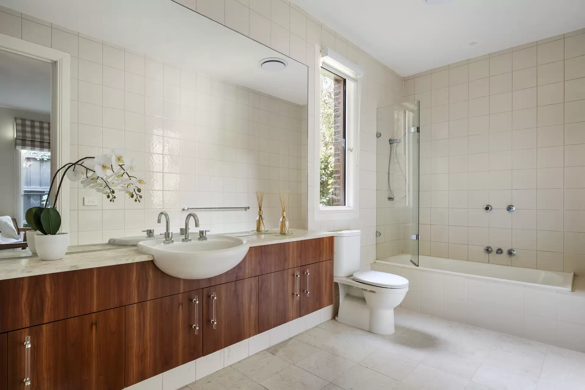 2/1A Spring Road, Malvern Sold by Melbourne Sotheby's International Realty - image 1