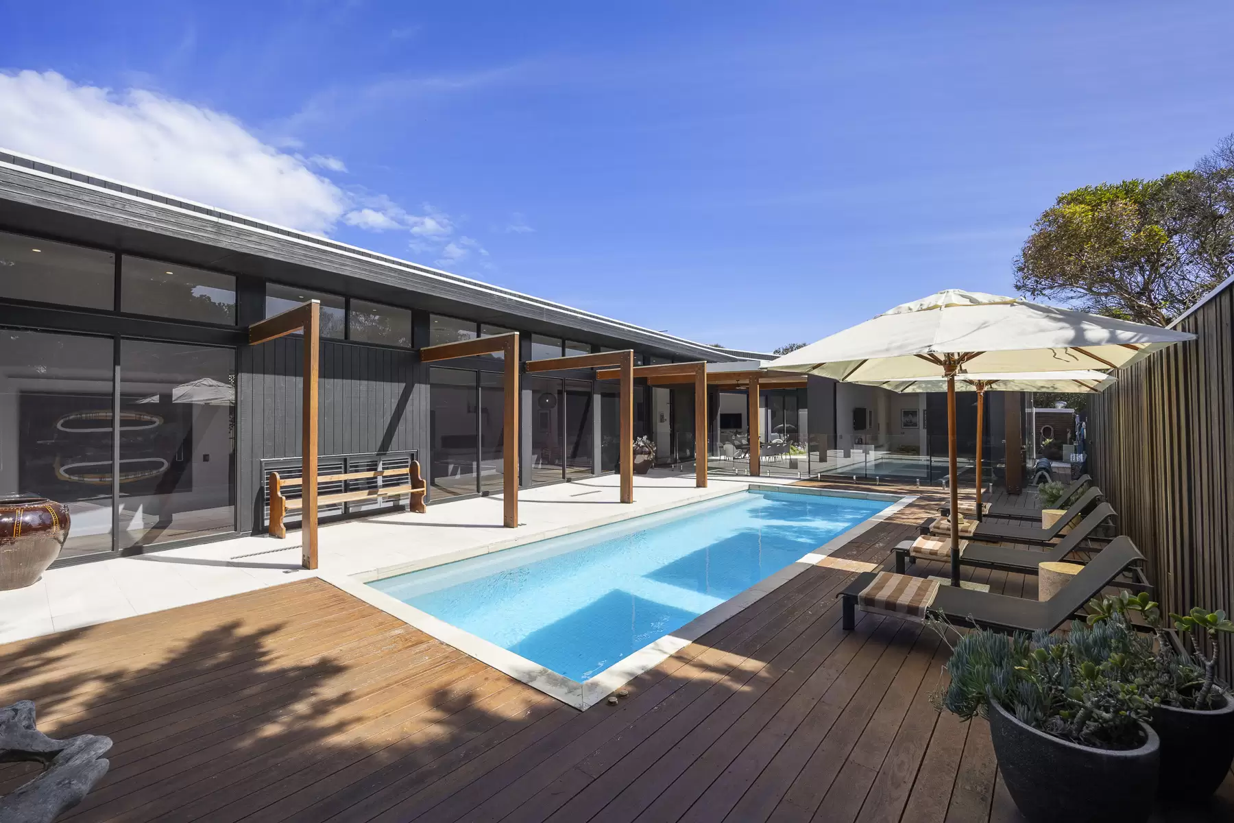 4 Pearse Road, Blairgowrie For Sale by Melbourne Sotheby's International Realty - image 2