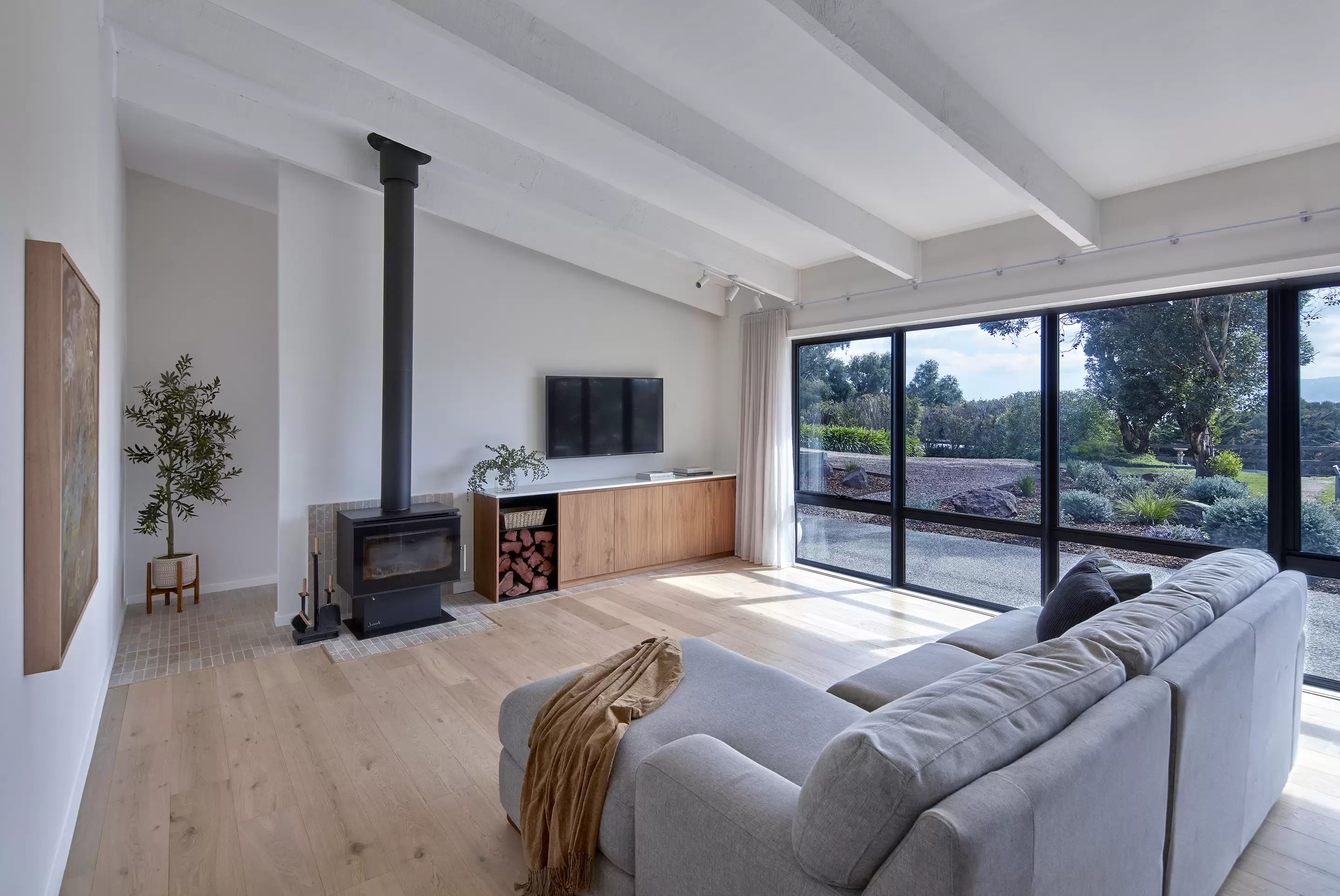 59 Duggan Road, Gisborne For Sale by Melbourne Sotheby's International Realty - image 8