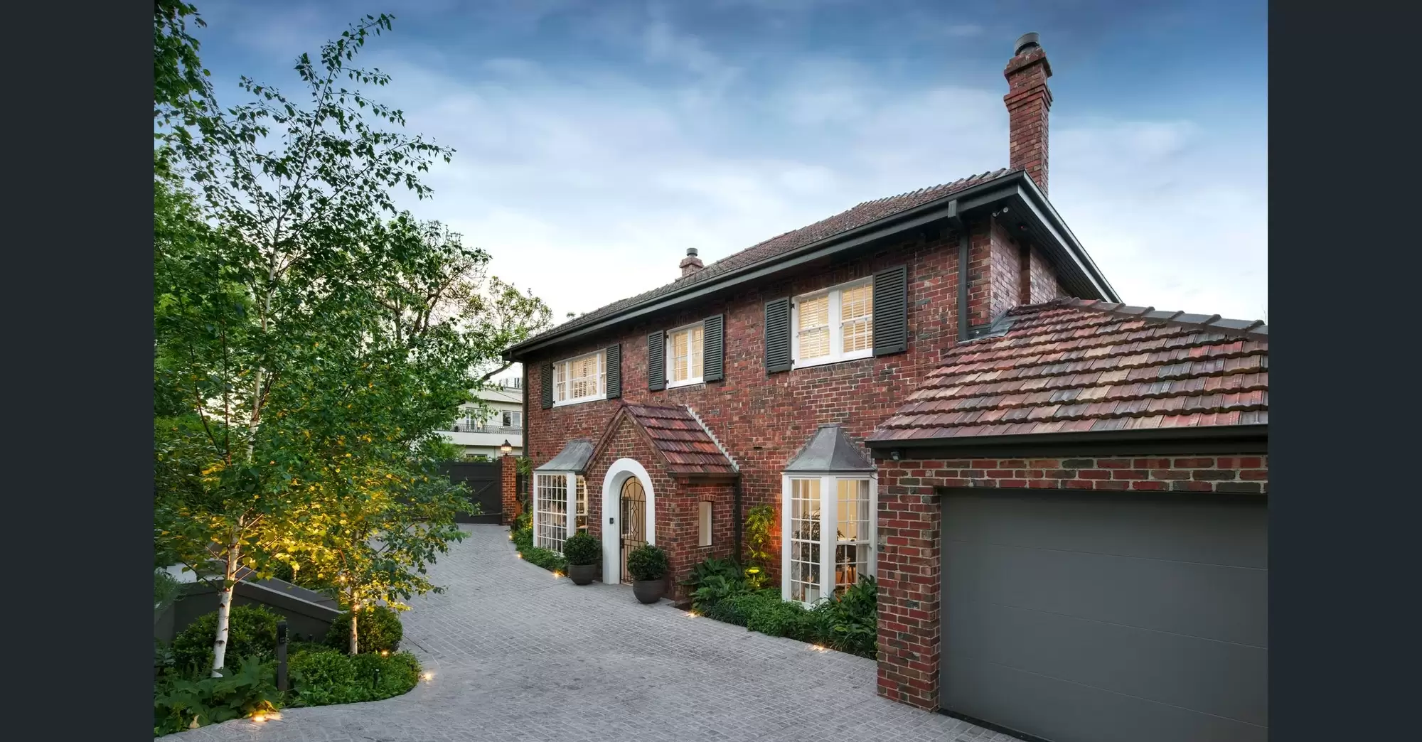 70 St Georges Road, Toorak Sold by Melbourne Sotheby's International Realty - image 2