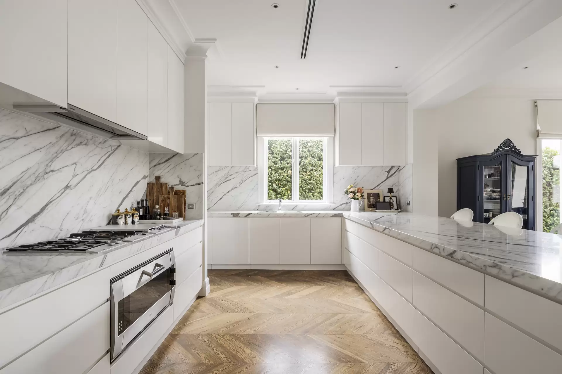 5 Boandyne Court, Toorak For Sale by Melbourne Sotheby's International Realty - image 1