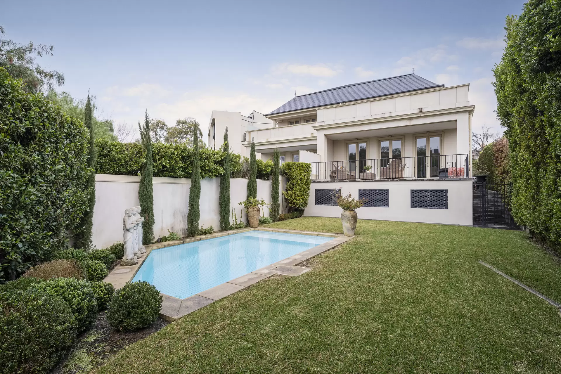5 Boandyne Court, Toorak For Sale by Melbourne Sotheby's International Realty - image 1