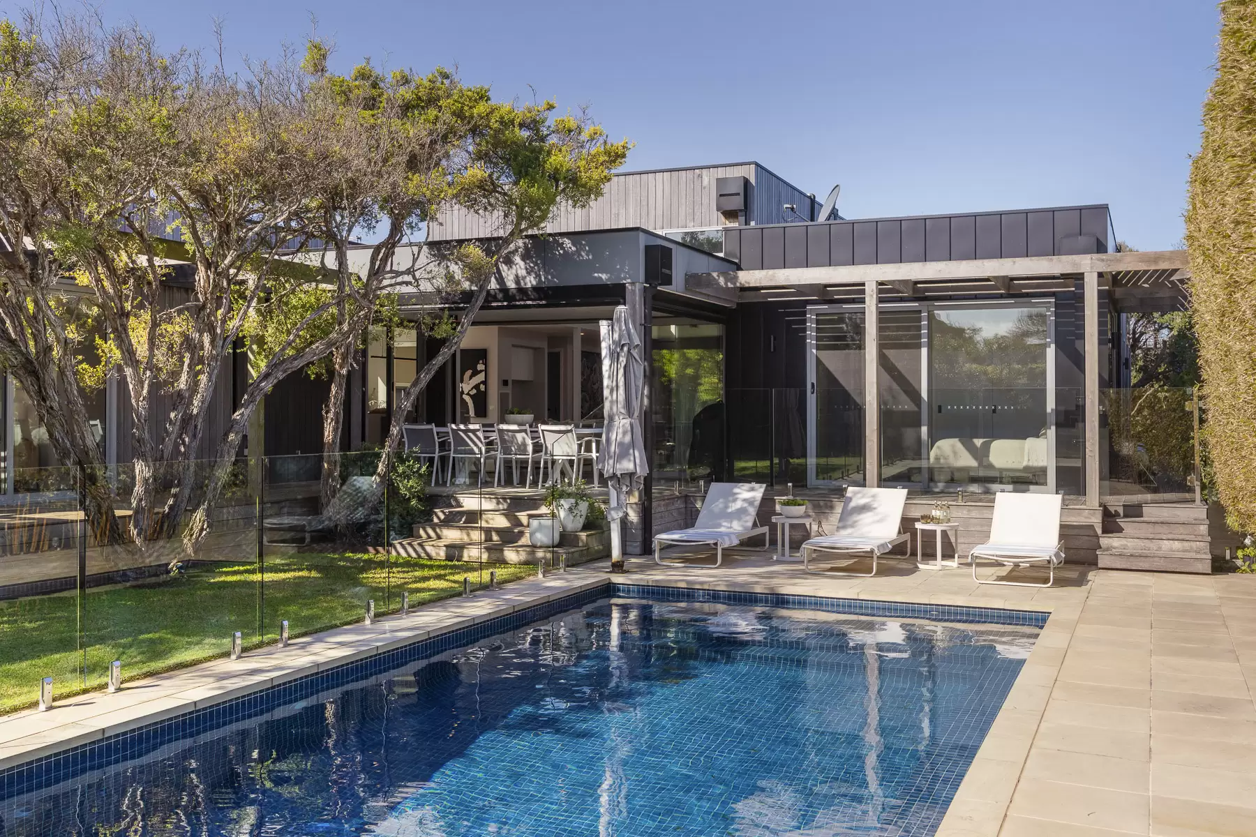 26 Munro Street, Blairgowrie For Sale by Melbourne Sotheby's International Realty - image 2