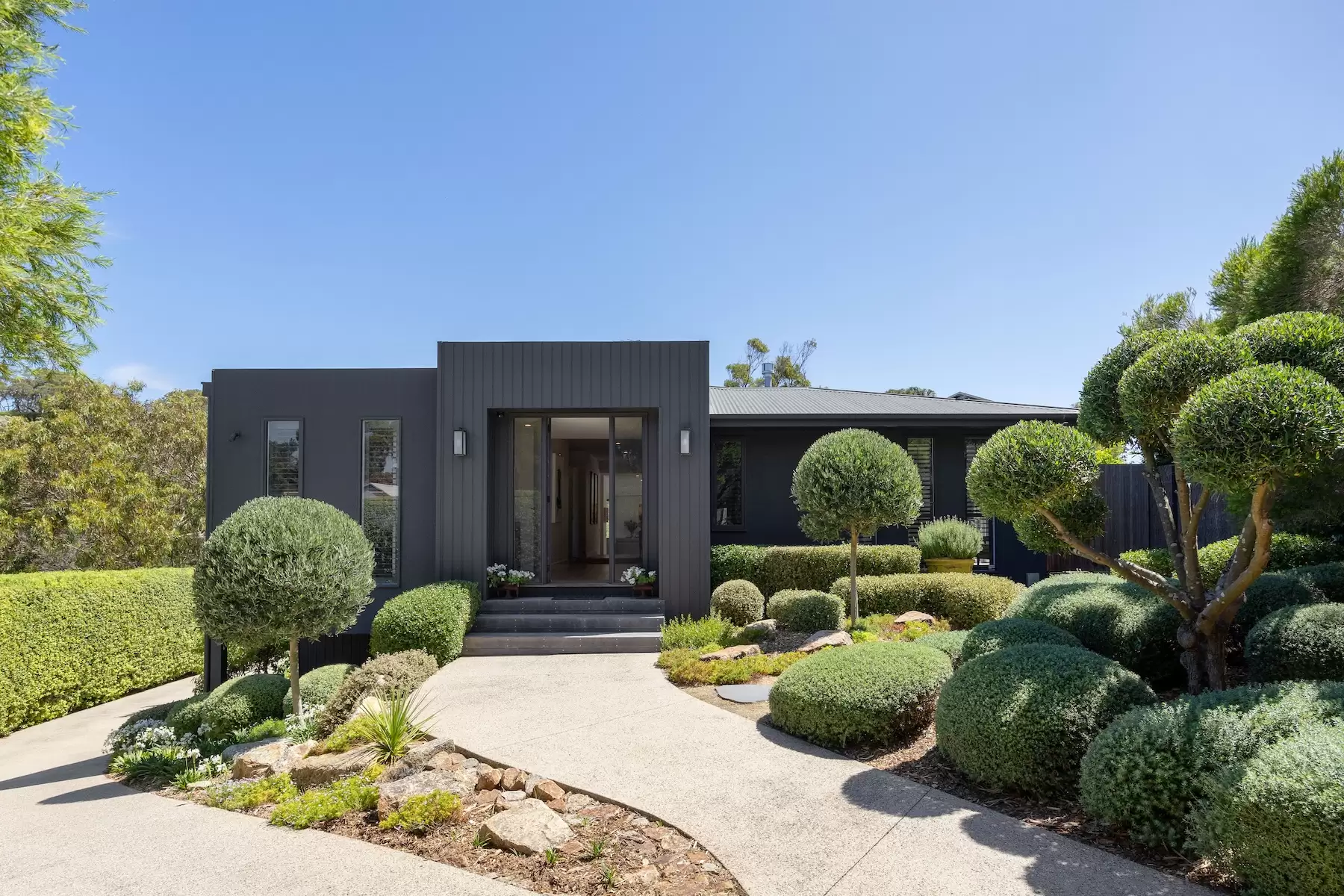 16 Lawrance  Grove, Portsea For Sale by Melbourne Sotheby's International Realty - image 2
