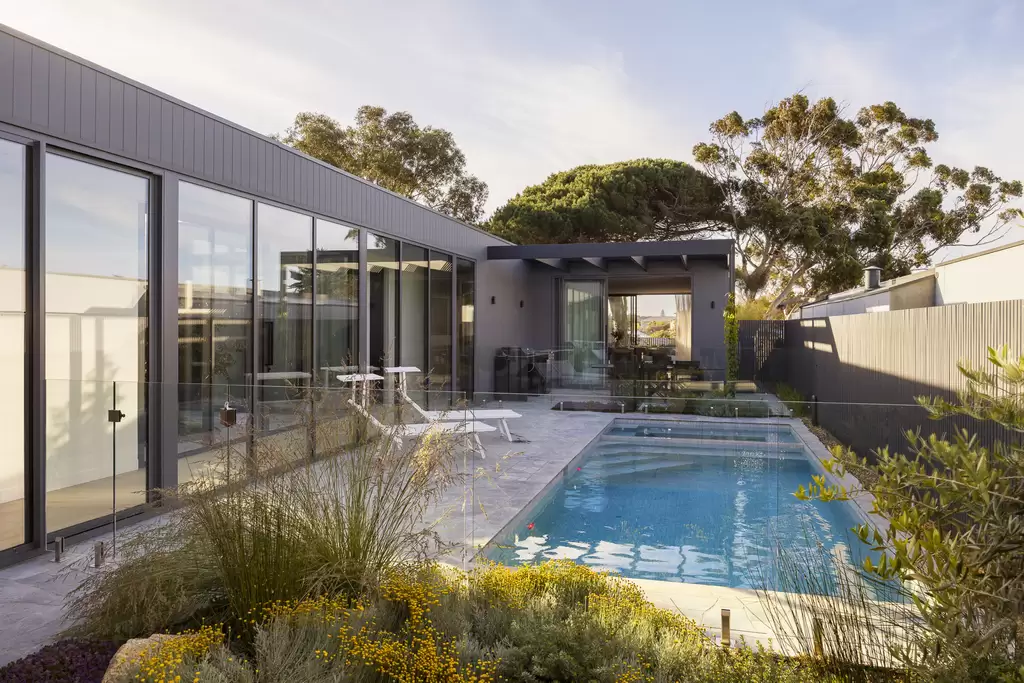 7 Holyrood Avenue, Sorrento Sold by Melbourne Sotheby's International Realty